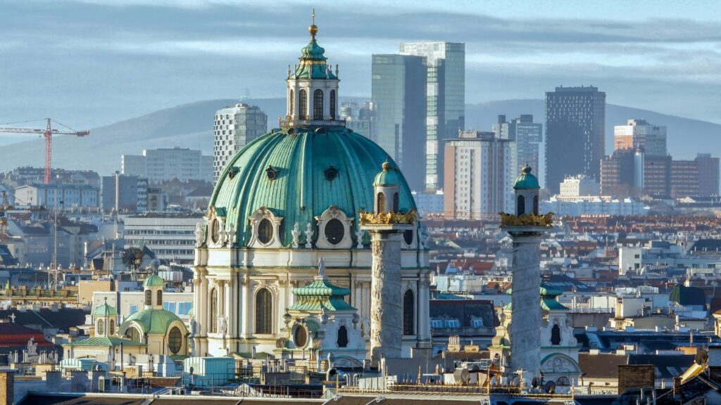 Die Karlskirche in Wieden im Hintergrund der vierte Bezirk